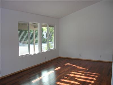 919 Park Road Ojai, CA 93023 - Photo 3 of 8 Family room has high ceilings