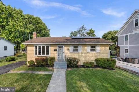 $500,000 | 909 First Street, Rockville, MD 20850