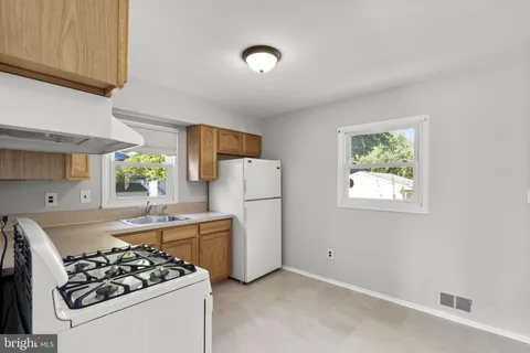 $500,000 | 909 First Street, Rockville, MD 20850