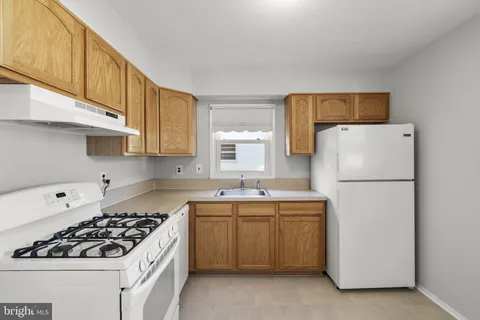 $500,000 | 909 First Street, Rockville, MD 20850