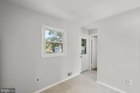 $500,000 | 909 First Street, Rockville, MD 20850
