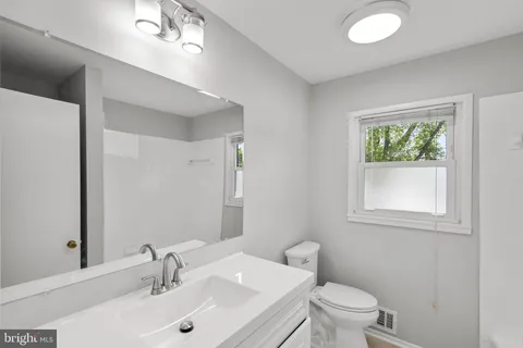 $500,000 | 909 First Street, Rockville, MD 20850