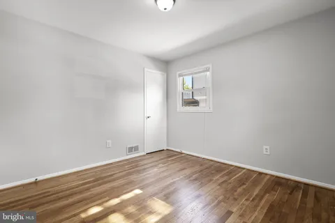 $500,000 | 909 First Street, Rockville, MD 20850