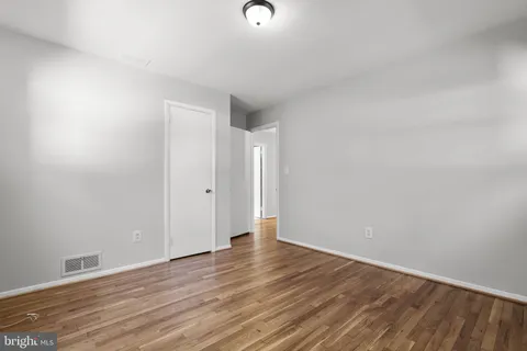 $500,000 | 909 First Street, Rockville, MD 20850