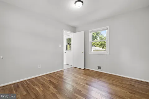 $500,000 | 909 First Street, Rockville, MD 20850