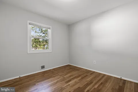 $500,000 | 909 First Street, Rockville, MD 20850
