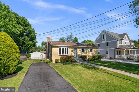 $500,000 | 909 First Street, Rockville, MD 20850