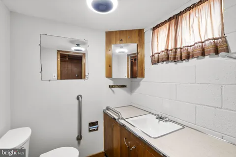 $500,000 | 909 First Street, Rockville, MD 20850