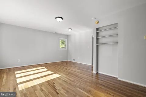 $500,000 | 909 First Street, Rockville, MD 20850