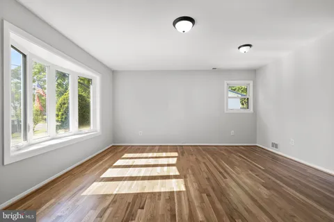 $500,000 | 909 First Street, Rockville, MD 20850