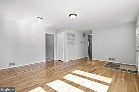 $500,000 | 909 First Street, Rockville, MD 20850