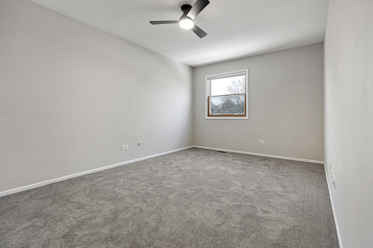 262 Inverrary Lane Deerfield, IL 60015 - Photo 16 of 26 an empty room with a window