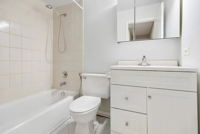 $2,400 | 262 Inverrary Lane, Deerfield, IL 60015