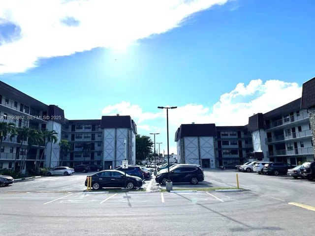 $2,000 | 1335 West 68th Street, Unit 106, Hialeah, FL 33014