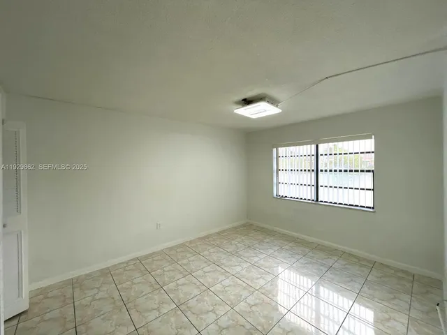 $2,000 | 1335 West 68th Street, Unit 106, Hialeah, FL 33014