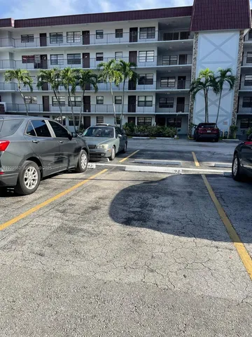 $2,000 | 1335 West 68th Street, Unit 106, Hialeah, FL 33014