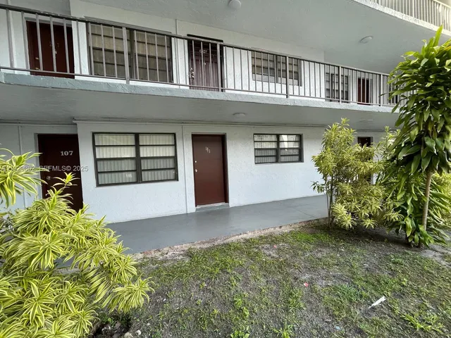 $2,000 | 1335 West 68th Street, Unit 106, Hialeah, FL 33014