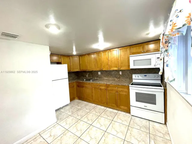 $2,000 | 1335 West 68th Street, Unit 106, Hialeah, FL 33014