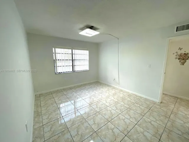 $2,000 | 1335 West 68th Street, Unit 106, Hialeah, FL 33014