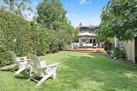 a view of a fountain in the backyard of a house