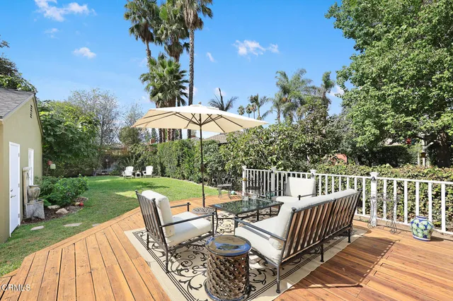 a view of a fountain in the middle of a lake