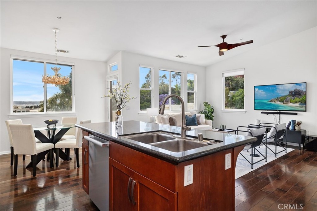 3184 Harbor Ridge Lane San Diego, CA 92103 - Photo 11 of 42