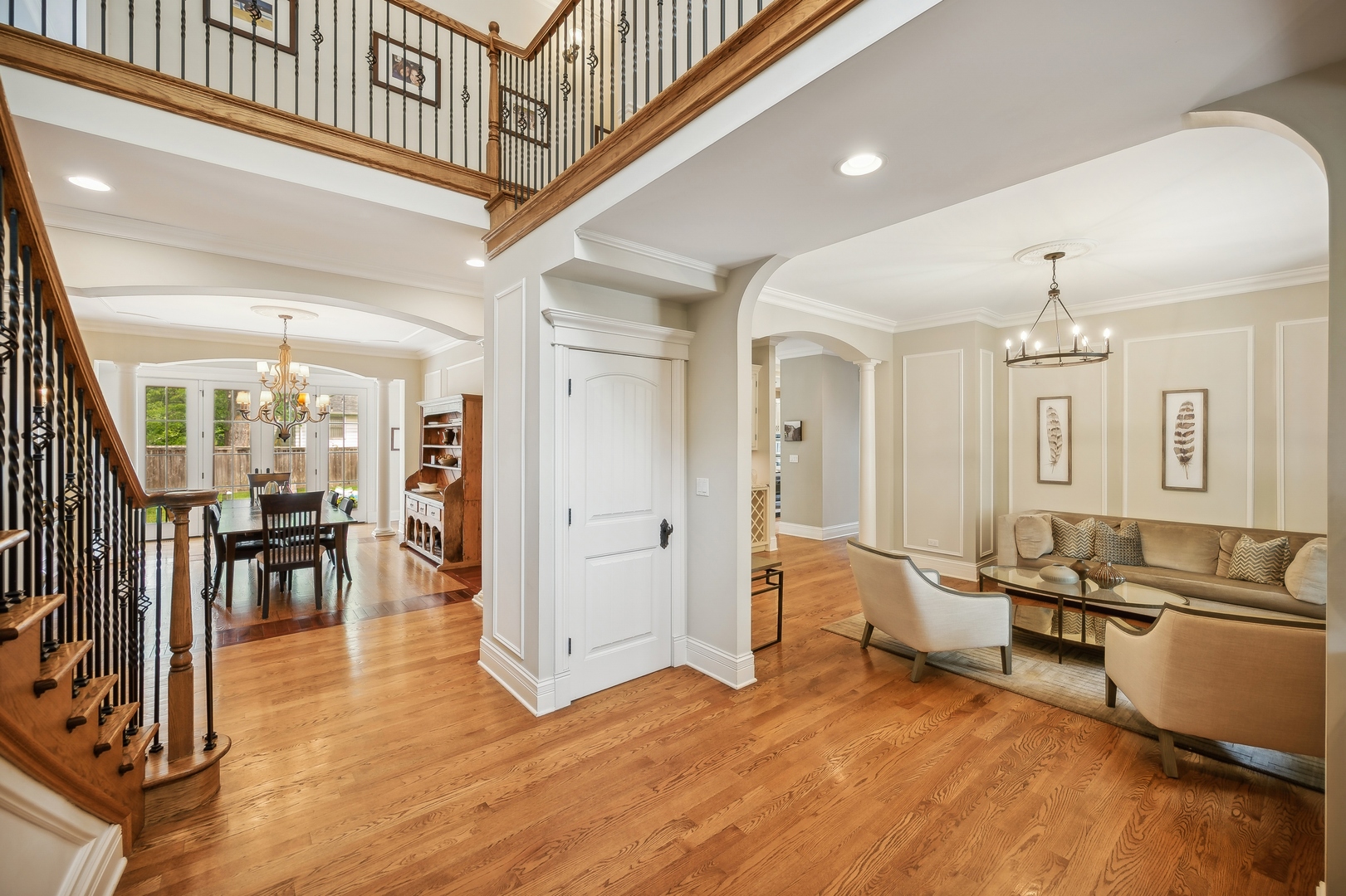 2548 Glenview Road Glenview, IL 60025 - Photo 4 of 39 a living room with furniture