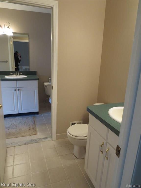 1295 Lamplighter Lane, Unit 75 Rochester Hills, MI 48306 - Photo 17 of 23
