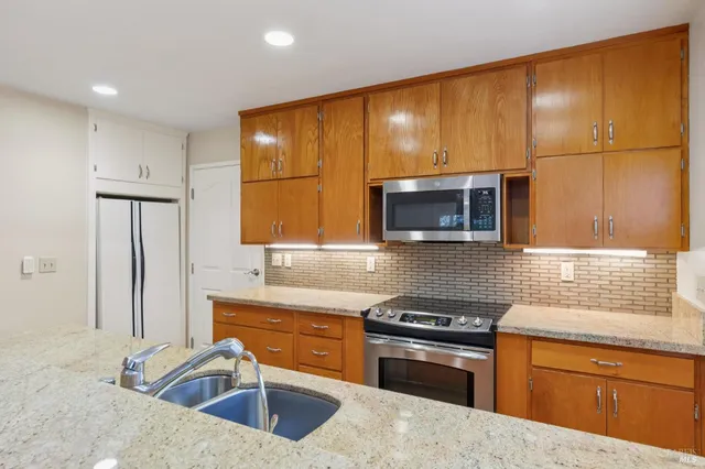 $975,000 | 561 Olive Avenue, Novato, CA 94945