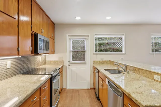 $975,000 | 561 Olive Avenue, Novato, CA 94945