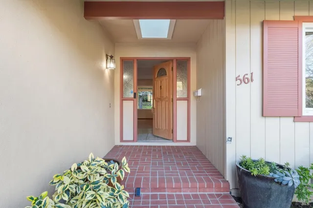 $975,000 | 561 Olive Avenue, Novato, CA 94945