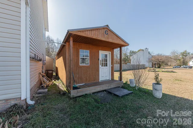 $2,000 | 110 Mendover Drive, Jacksonville, NC 28546