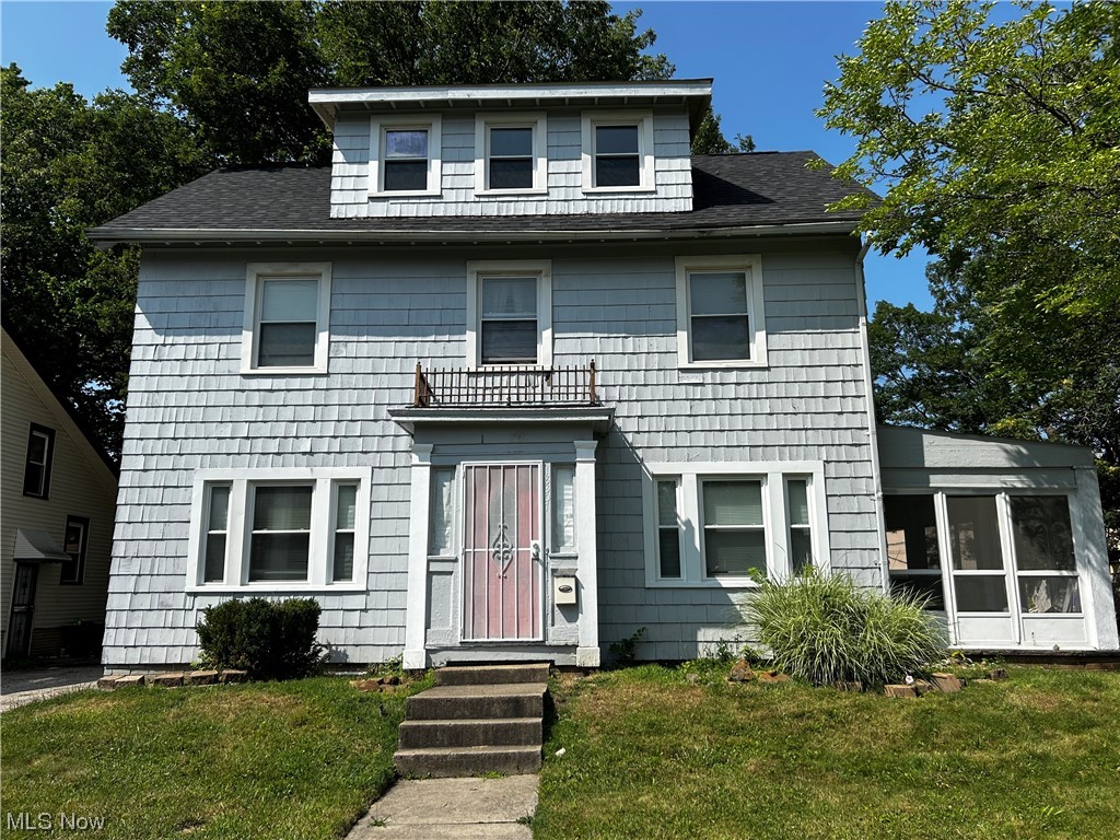 18307 Cornwall Road Cleveland, OH 44119 - Photo 1 of 19 Gallery Image 1