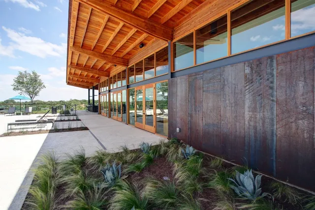 a view of a backyard with pathway