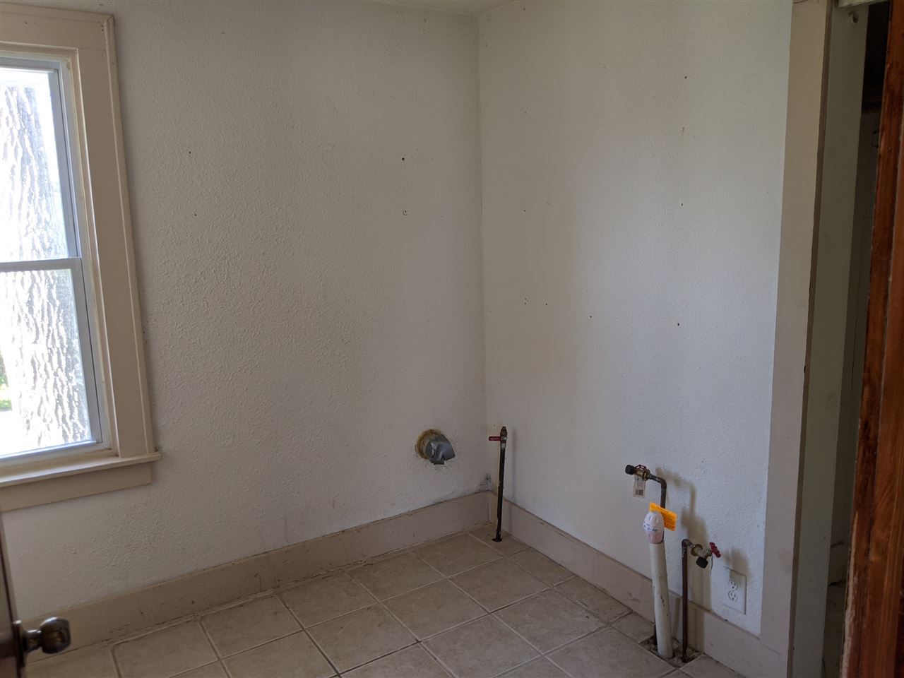 430 Barry Road Rockford, IL 61109 - Photo 11 of 13 a view of an empty room