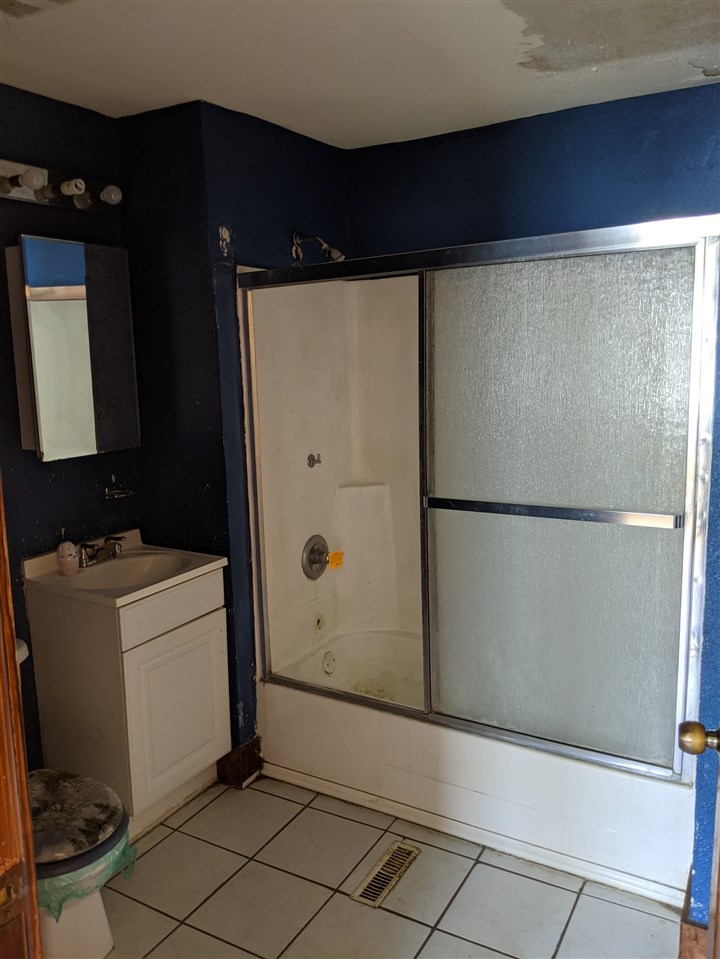 430 Barry Road Rockford, IL 61109 - Photo 12 of 13 a utility room with cabinets and washer dryer