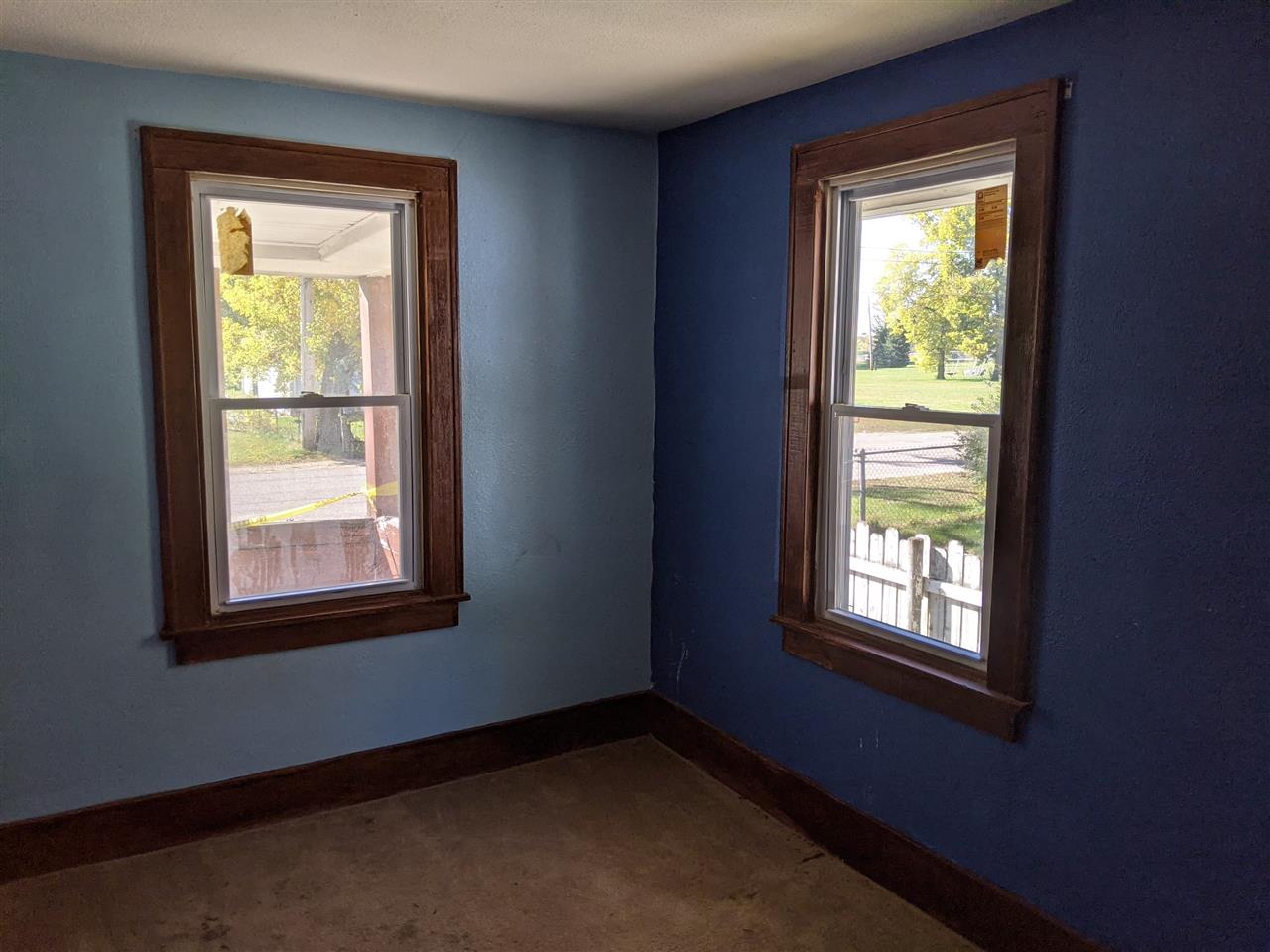 430 Barry Road Rockford, IL 61109 - Photo 10 of 13 an empty room with a window