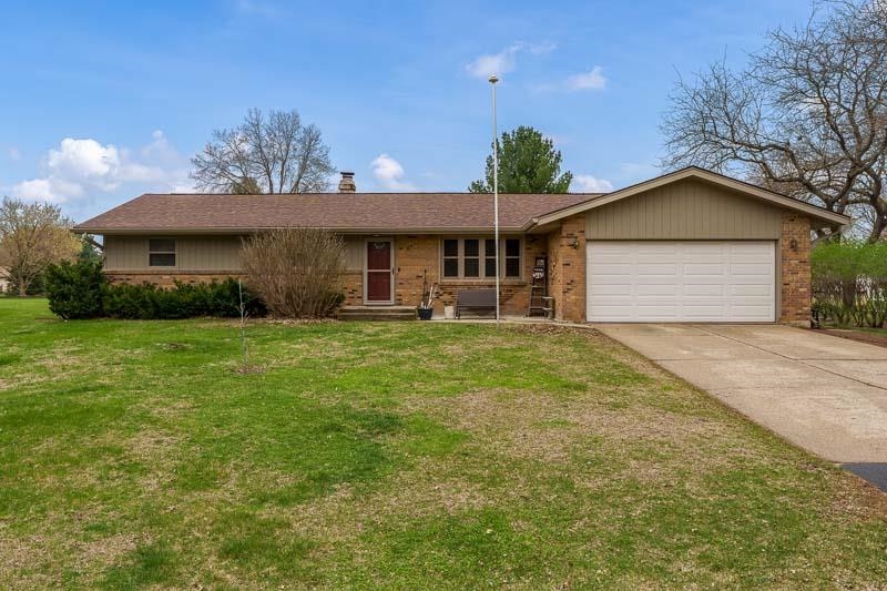 3824 Valerie Road Roscoe, IL 61073 - Photo 1 of 33 a front view of a house with garden