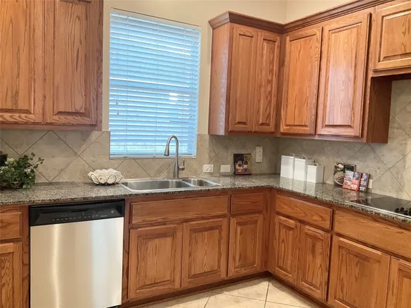 $2,800 | 6 Dragon Hill Place, The Woodlands, TX 77381