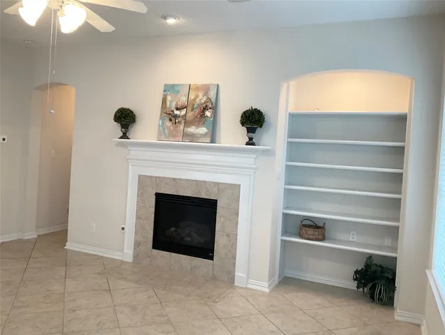 $2,900 | 6 Dragon Hill Place, The Woodlands, TX 77381