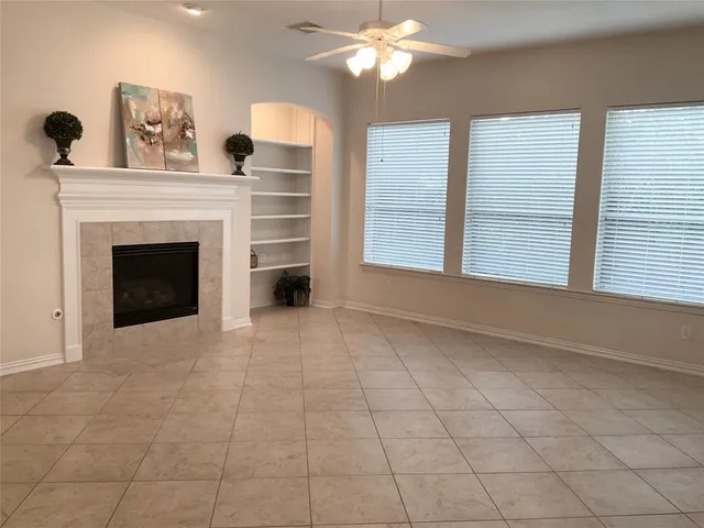 $2,900 | 6 Dragon Hill Place, The Woodlands, TX 77381