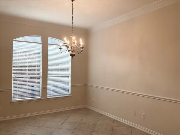 $2,800 | 6 Dragon Hill Place, The Woodlands, TX 77381