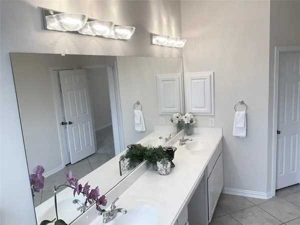 $2,800 | 6 Dragon Hill Place, The Woodlands, TX 77381