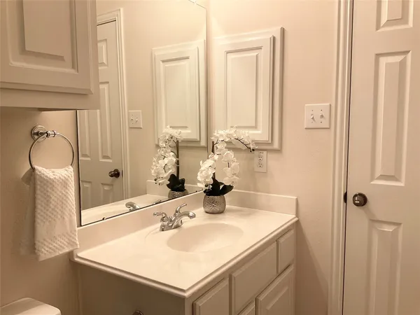 $2,800 | 6 Dragon Hill Place, The Woodlands, TX 77381