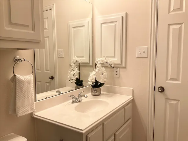 $2,900 | 6 Dragon Hill Place, The Woodlands, TX 77381