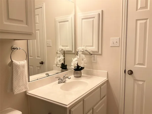 $2,800 | 6 Dragon Hill Place, The Woodlands, TX 77381