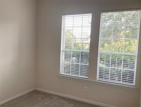 $2,800 | 6 Dragon Hill Place, The Woodlands, TX 77381