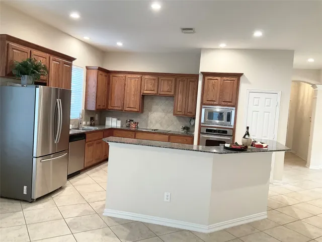 $2,900 | 6 Dragon Hill Place, The Woodlands, TX 77381