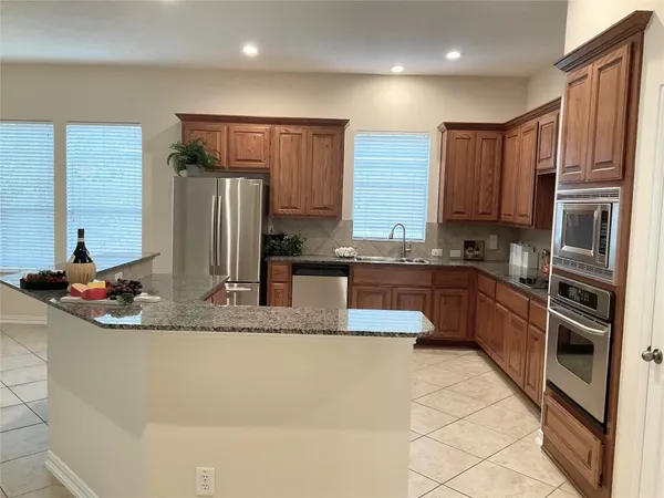 $2,800 | 6 Dragon Hill Place, The Woodlands, TX 77381