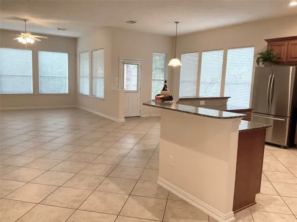 $2,800 | 6 Dragon Hill Place, The Woodlands, TX 77381